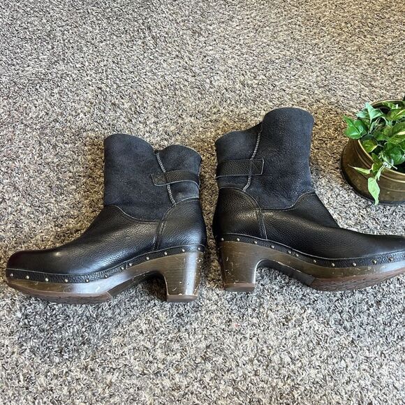 UGG Amoret Boots Black Leather Wooden Block Heel Womens Size US 10 Fold-over - Picture 2 of 9